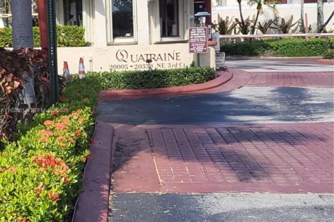 Condo in Miami, Florida, 3 bedrooms  № 1994580