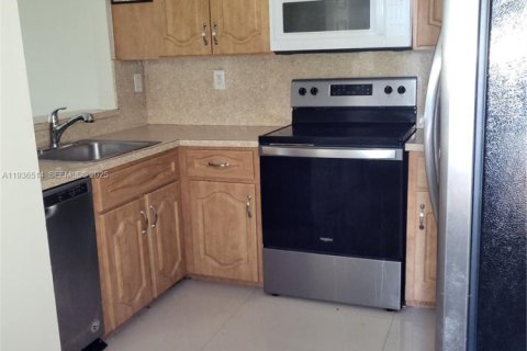 Condominio en venta en Miami, Florida, 3 dormitorios, 110.09 m2 № 1994580 - foto 6