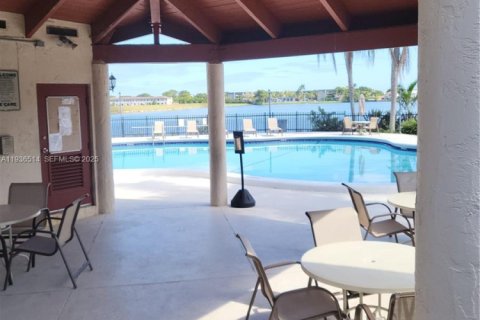 Condominio en venta en Miami, Florida, 3 dormitorios, 110.09 m2 № 1994580 - foto 10