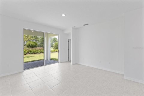House in Wildwood, Florida 3 bedrooms, 124.02 sq.m. № 1765584 - photo 14