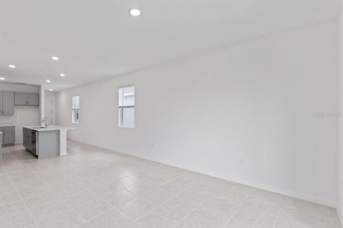 House in Wildwood, Florida 3 bedrooms, 124.02 sq.m. № 1765584 - photo 7