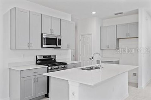 House in Wildwood, Florida 3 bedrooms, 124.02 sq.m. № 1765584 - photo 2
