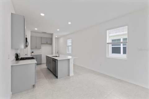 House in Wildwood, Florida 3 bedrooms, 124.02 sq.m. № 1765584 - photo 4