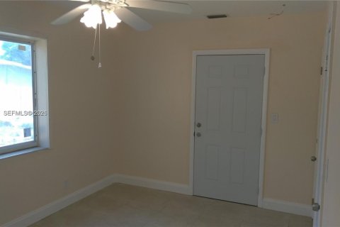 House in Hollywood, Florida 2 bedrooms, 83.61 sq.m. № 2392058 - photo 5