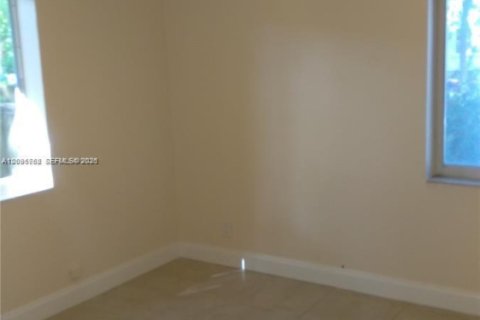 House in Hollywood, Florida 2 bedrooms, 83.61 sq.m. № 2392058 - photo 4