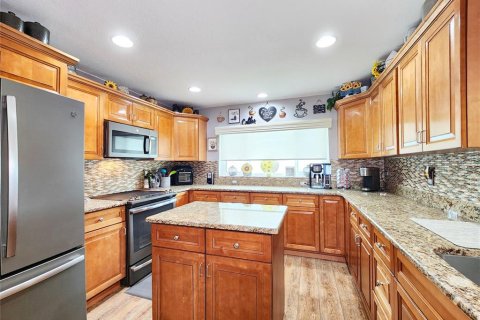 House in New Port Richey, Florida 3 bedrooms, 153.1 sq.m. № 1791588 - photo 6