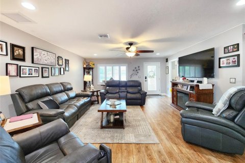 House in New Port Richey, Florida 3 bedrooms, 153.1 sq.m. № 1791588 - photo 29