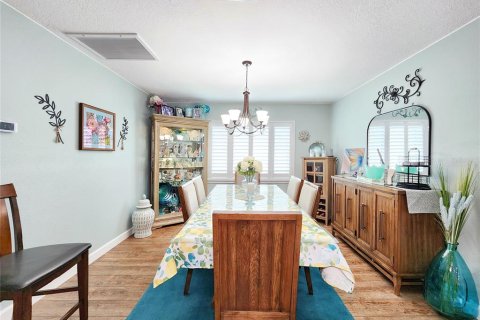 House in New Port Richey, Florida 3 bedrooms, 153.1 sq.m. № 1791588 - photo 8