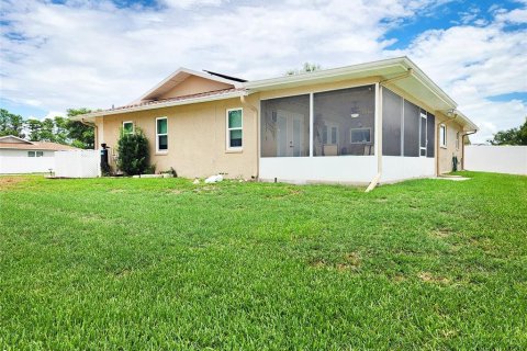 House in New Port Richey, Florida 3 bedrooms, 153.1 sq.m. № 1791588 - photo 25