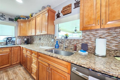 House in New Port Richey, Florida 3 bedrooms, 153.1 sq.m. № 1791588 - photo 3