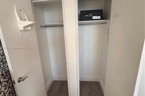 Copropriété à louer à Miami Beach, Floride: 45.8 m2 № 1880133 - photo 13