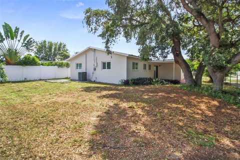 Купить виллу или дом в Дания-Бич, Флорида 3 спальни, 126.35м2, № 1896681 - фото 27