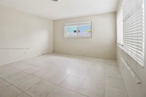 Купить виллу или дом в Дания-Бич, Флорида 3 спальни, 126.35м2, № 1896681 - фото 9