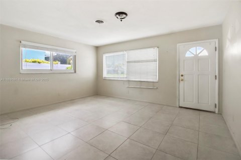 Купить виллу или дом в Дания-Бич, Флорида 3 спальни, 126.35м2, № 1896681 - фото 7