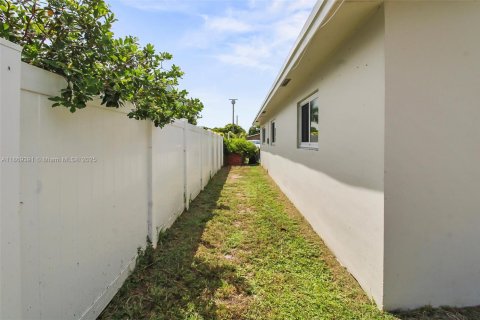 Купить виллу или дом в Дания-Бич, Флорида 3 спальни, 126.35м2, № 1896681 - фото 24