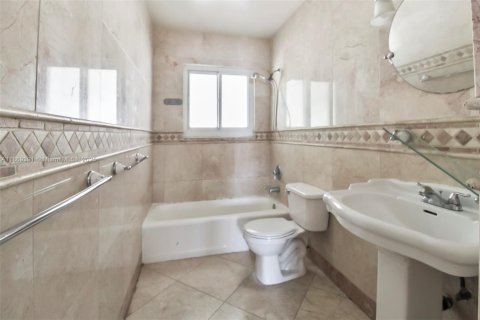 Купить виллу или дом в Дания-Бич, Флорида 3 спальни, 126.35м2, № 1896681 - фото 16