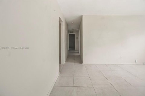 Купить виллу или дом в Дания-Бич, Флорида 3 спальни, 126.35м2, № 1896681 - фото 8