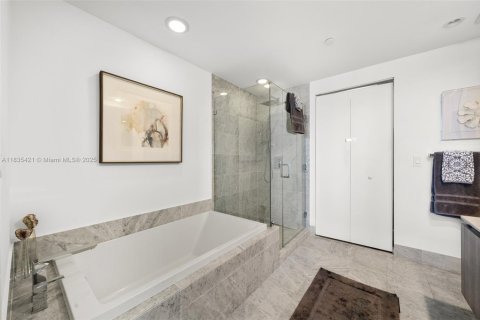 Condo in Miami, Florida, 2 bedrooms  № 1821790 - photo 24