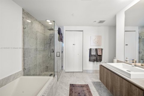 Condo in Miami, Florida, 2 bedrooms  № 1821790 - photo 25