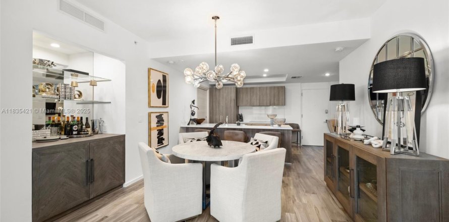 Condo in Miami, Florida, 2 bedrooms  № 1821790