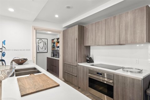 Condo in Miami, Florida, 2 bedrooms  № 1821790 - photo 11