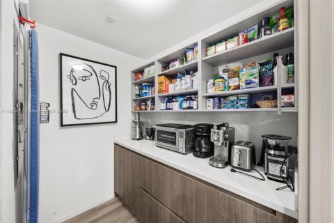 Condo in Miami, Florida, 2 bedrooms  № 1821790 - photo 12