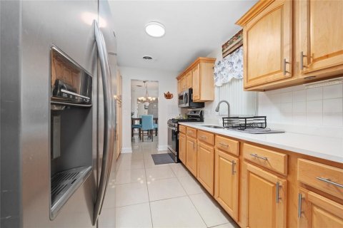 House in Orlando, Florida 4 bedrooms, 178.74 sq.m. № 1804022 - photo 9
