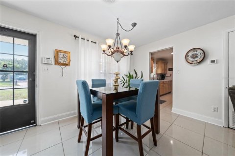 House in Orlando, Florida 4 bedrooms, 178.74 sq.m. № 1804022 - photo 14