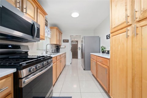 House in Orlando, Florida 4 bedrooms, 178.74 sq.m. № 1804022 - photo 10