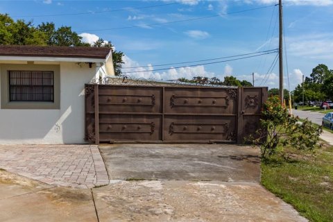 House in Orlando, Florida 4 bedrooms, 178.74 sq.m. № 1804022 - photo 7