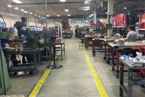 Immobilier commercial à Hialeah, Floride № 2022990