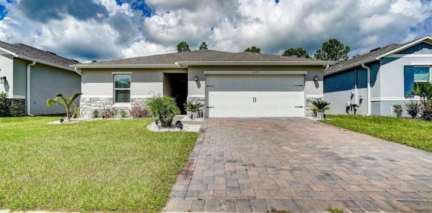 Villa ou maison à Clermont, Floride 4 chambres, 157.56 m2 № 2413398