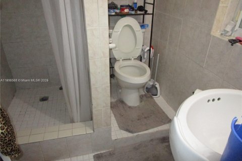 House in North Miami, Florida 4 bedrooms, 134.34 sq.m. № 1963405 - photo 9