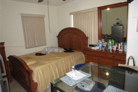 House in North Miami, Florida 4 bedrooms, 134.34 sq.m. № 1963405 - photo 18