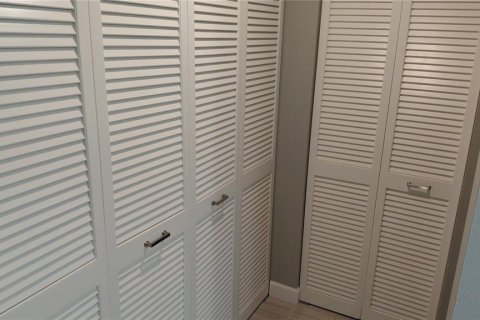 Condo in Bradenton, Florida, 2 bedrooms № 2239975 - photo 13