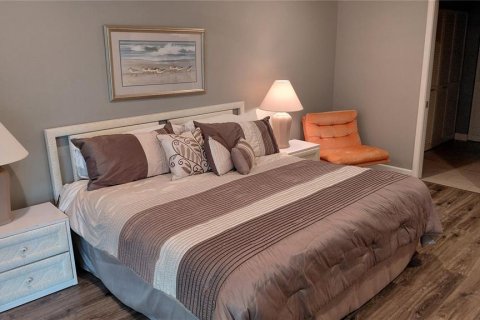 Condo in Bradenton, Florida, 2 bedrooms № 2239975 - photo 11