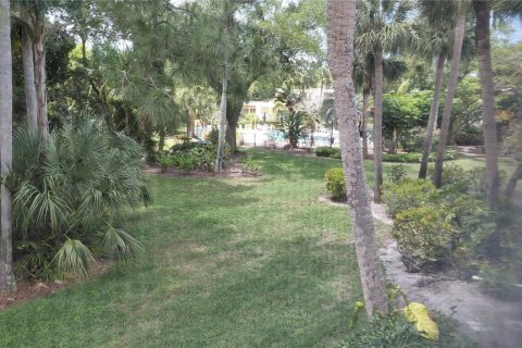 Condo in Bradenton, Florida, 2 bedrooms № 2239975 - photo 9