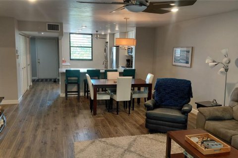 Condo in Bradenton, Florida, 2 bedrooms № 2239975 - photo 8