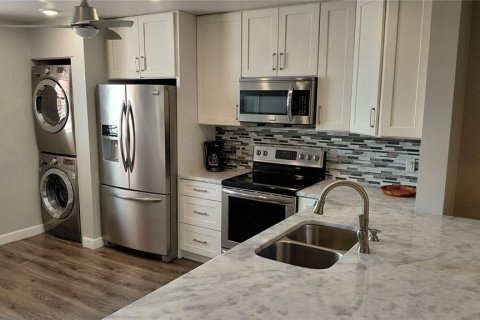 Condo in Bradenton, Florida, 2 bedrooms № 2239975 - photo 6