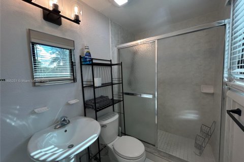 Casa en alquiler en Hollywood, Florida, 2 dormitorios, 90.58 m2 № 1947579 - foto 25
