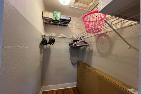 Снять в аренду виллу или дом в Холливуд, Флорида 2 спальни, 90.58м2, № 1947579 - фото 19