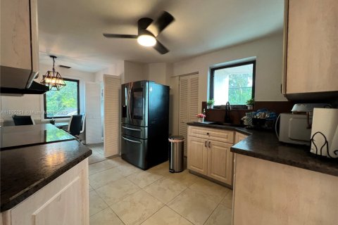 Снять в аренду виллу или дом в Холливуд, Флорида 2 спальни, 90.58м2, № 1947579 - фото 9