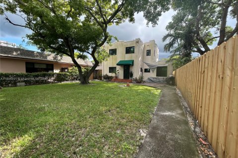 Снять в аренду виллу или дом в Холливуд, Флорида 2 спальни, 90.58м2, № 1947579 - фото 2