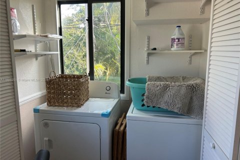 Casa en alquiler en Hollywood, Florida, 2 dormitorios, 90.58 m2 № 1947579 - foto 29