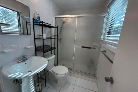 Casa en alquiler en Hollywood, Florida, 2 dormitorios, 90.58 m2 № 1947579 - foto 24