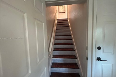 Снять в аренду виллу или дом в Холливуд, Флорида 2 спальни, 90.58м2, № 1947579 - фото 7