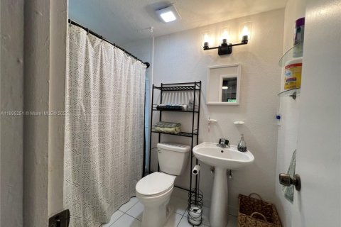 Снять в аренду виллу или дом в Холливуд, Флорида 2 спальни, 90.58м2, № 1947579 - фото 14