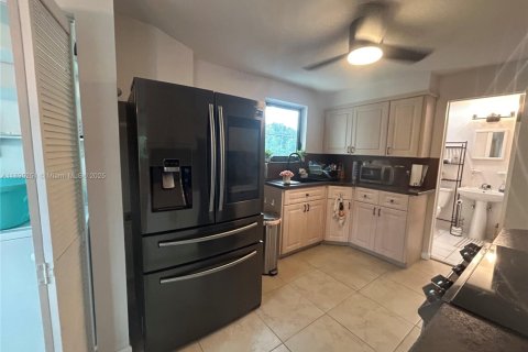 Снять в аренду виллу или дом в Холливуд, Флорида 2 спальни, 90.58м2, № 1947579 - фото 12