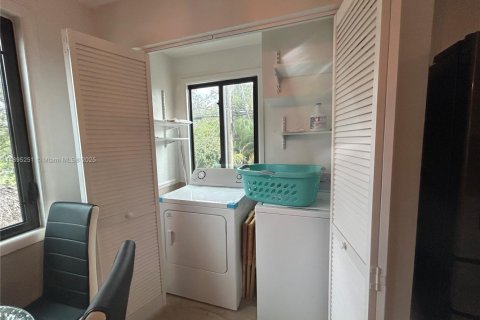 Снять в аренду виллу или дом в Холливуд, Флорида 2 спальни, 90.58м2, № 1947579 - фото 13