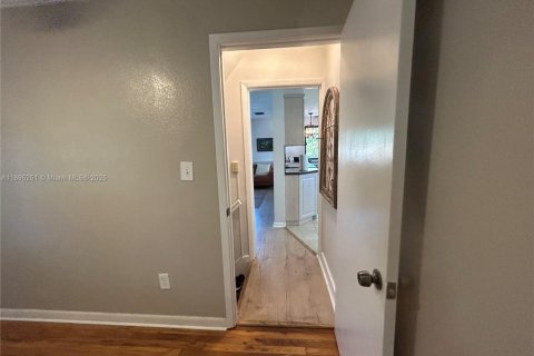 Casa en alquiler en Hollywood, Florida, 2 dormitorios, 90.58 m2 № 1947579 - foto 28